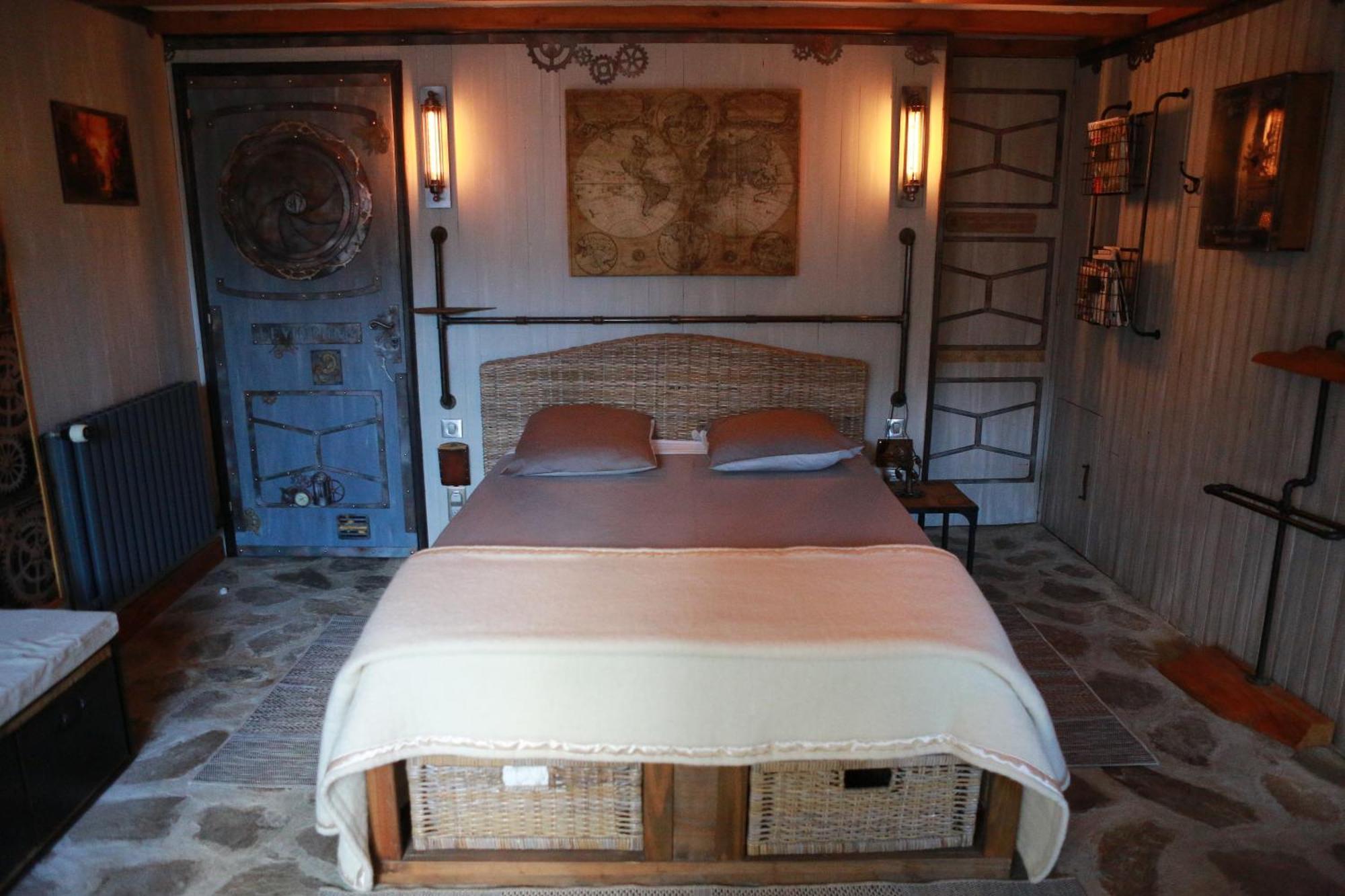 Chambre Steampunk Jules Vernes Bosbonparent Екстер'єр фото
